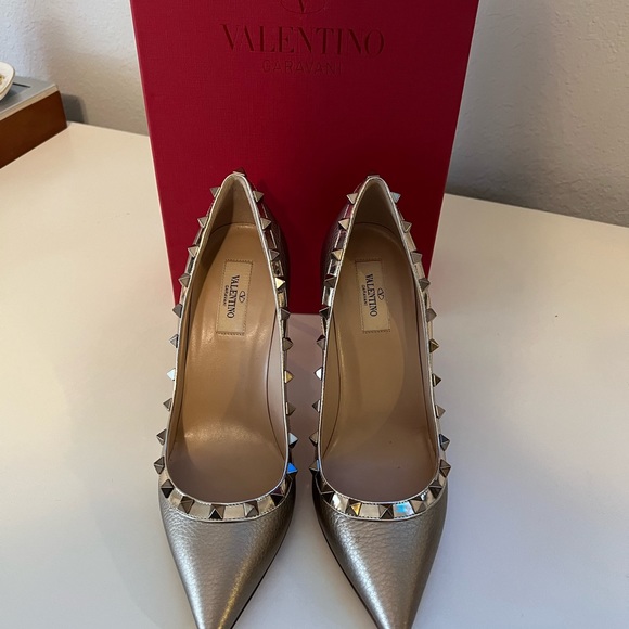 Metallic Valentino Garavani Rockstud Pumps - Picture 2 of 11
